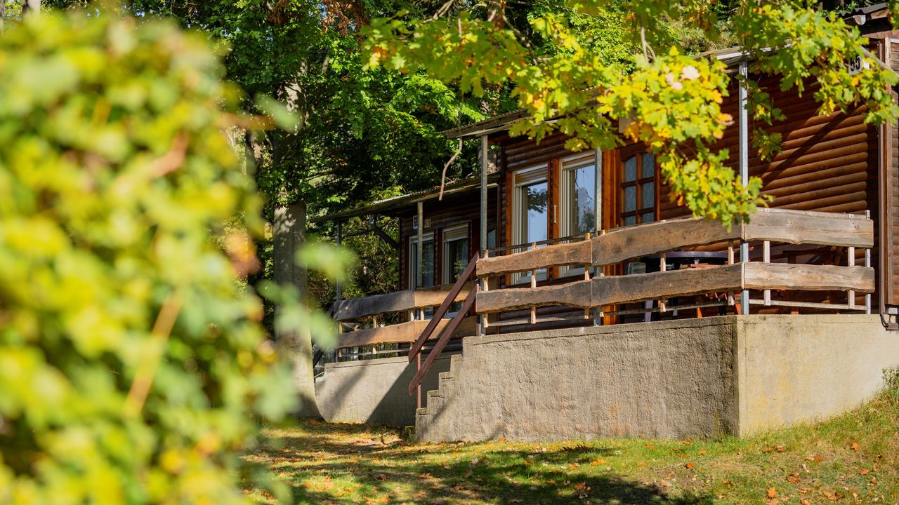 Außenansicht mit Terrasse Außenansicht mit Terrasse